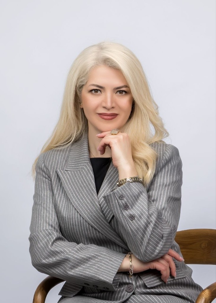 Portrait of Mahnaz Alikhani, founder of ProVia Events